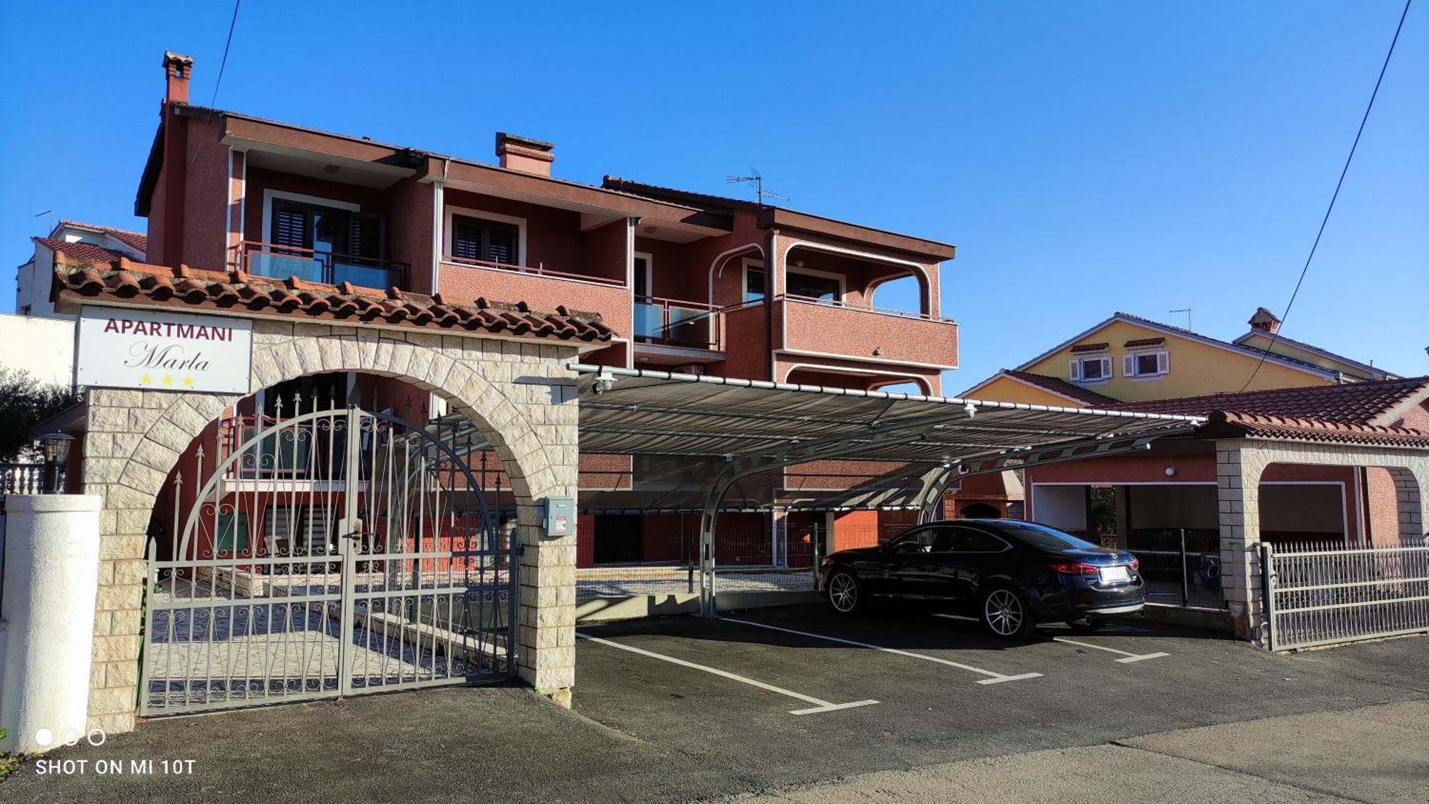 Apartments Marla Porec Bagian luar foto