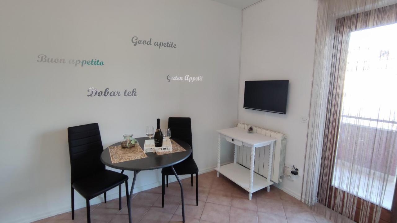 Apartments Marla Porec Bagian luar foto