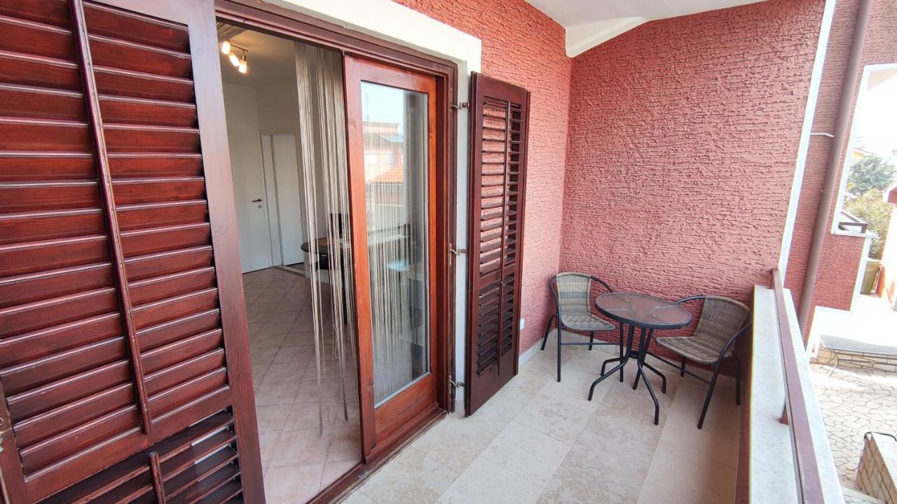 Apartments Marla Porec Bagian luar foto