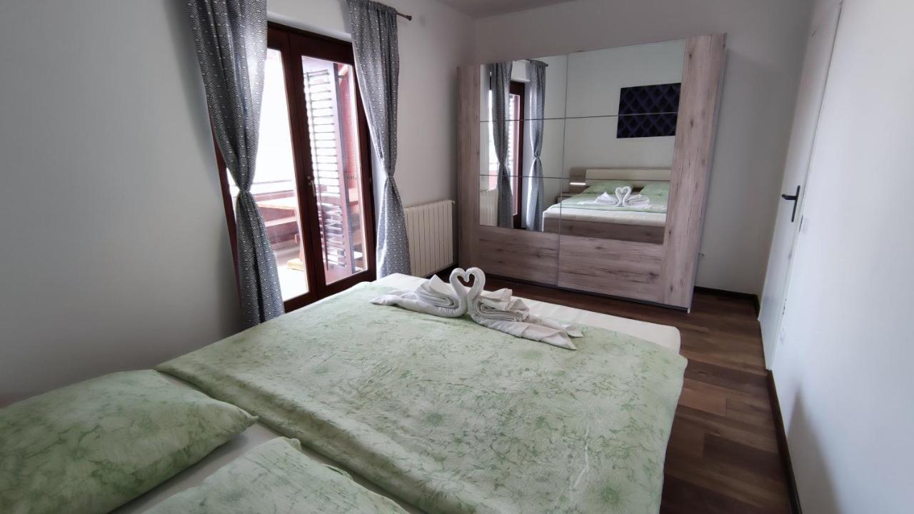 Apartments Marla Porec Bagian luar foto