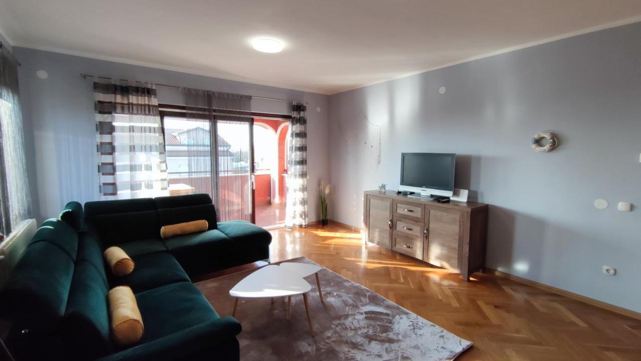 Apartments Marla Porec Bagian luar foto