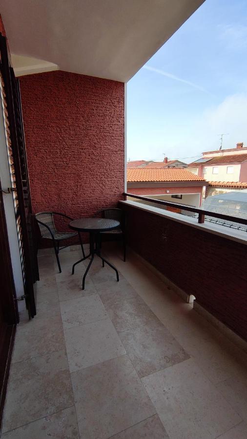 Apartments Marla Porec Bagian luar foto