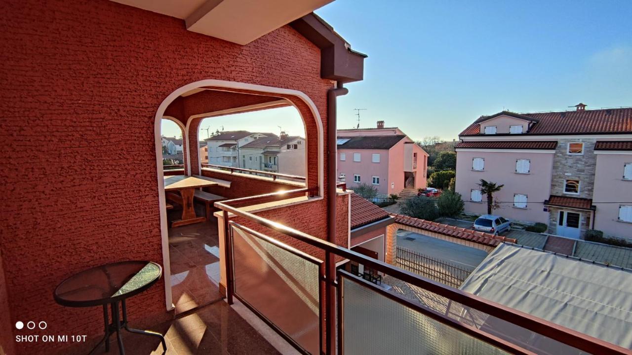 Apartments Marla Porec Bagian luar foto