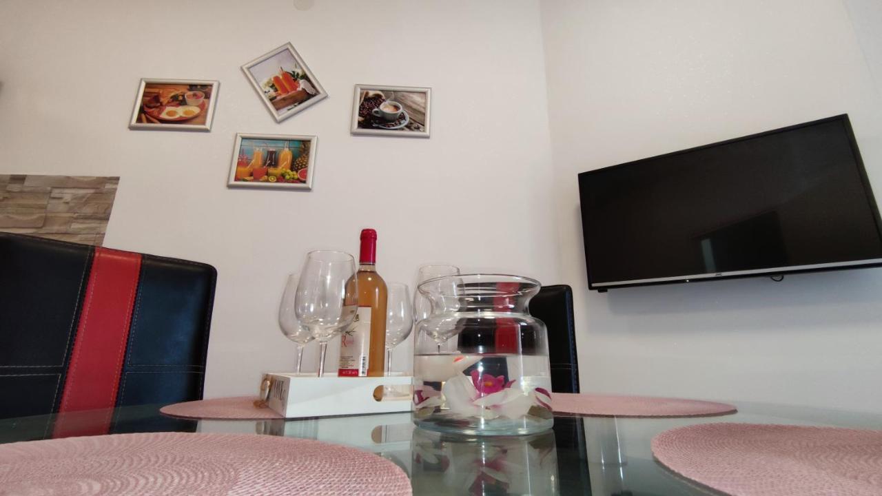 Apartments Marla Porec Bagian luar foto