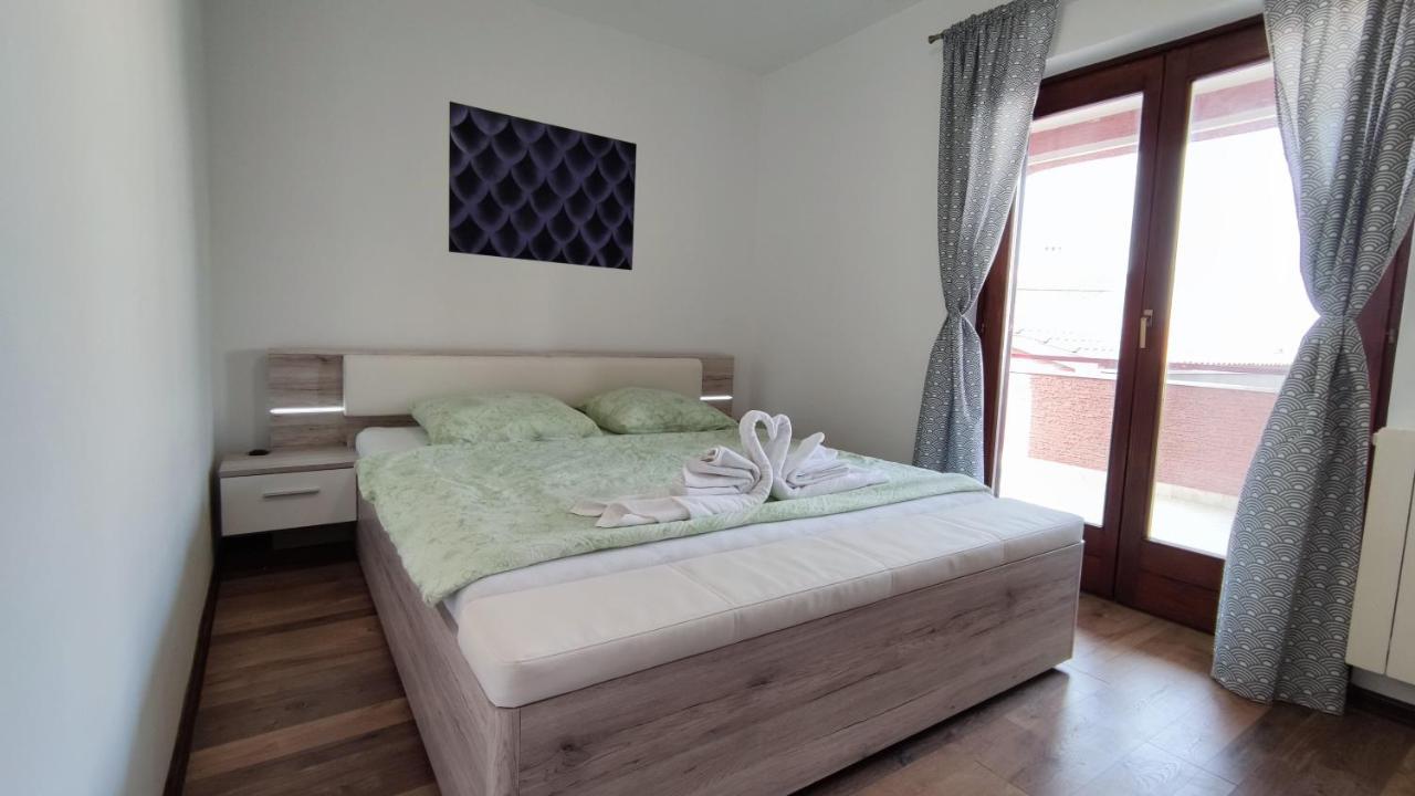 Apartments Marla Porec Bagian luar foto